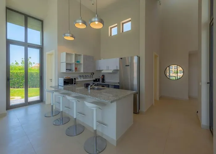 Villa 4br With Private Pool Tawila Lagoon El Gouna *