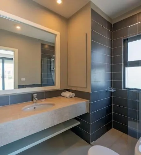 Villa 4br With Private Pool Tawila Lagoon El Gouna *